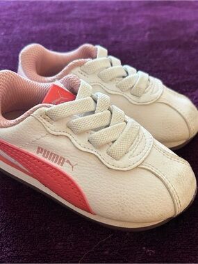 Puma Girls White and Coral Low-Top Sneakers